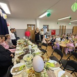 Goście oraz kadra przedszkola, przemawia Pani Dyrektor