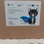 Naklejka na pudełku z kotkiem Bofkiem