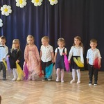 Występ dzieci z grupy Stumilowy Las