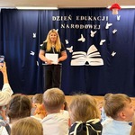 Pani Dyrektor przemawia podczas Dnia Edukacji Narodowej
